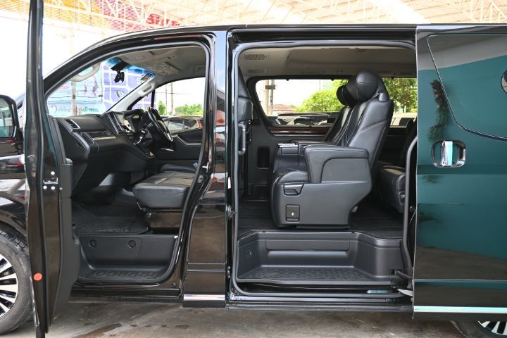 Toyota Majesty 2021 2.8 Premium Van ดีเซล เกียร์อัตโนมัติ ดำ รูปที่ 3