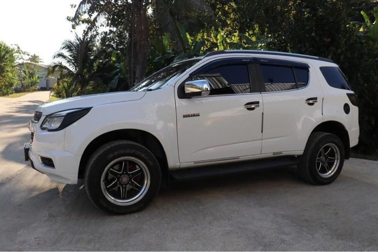 รถ Chevrolet Trailblazer 2.8 LTZ สี ขาว