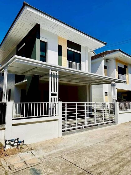อื่นๆ มีบางส่วน 2025 ใช่ บ้านแฝดสวยสไตล์บ้านเดี่ยว รีโนเวทใหม่ ทำเลเหมือง บางแสน