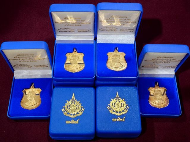 เหรียญมิ่งมหามงคล 6 รอบ ในหลวง รัชกาลที่ 9 เนื้อทองทิพย์ ปี 2542 พร้อมกล่องเดิมๆ รูปที่ 9