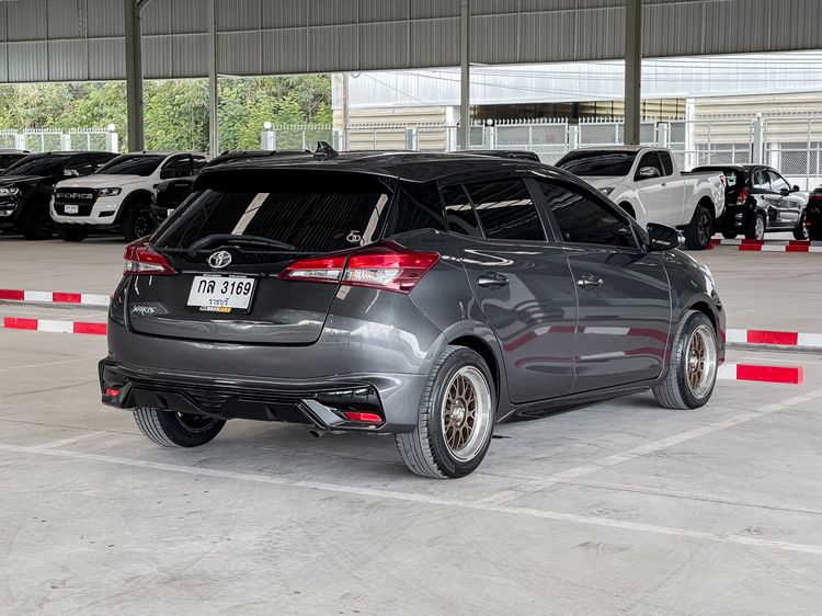 Toyota Yaris 2023 1.2 Sport Hatchback Sedan เบนซิน ไม่ติดแก๊ส เกียร์อัตโนมัติ เทา รูปที่ 3