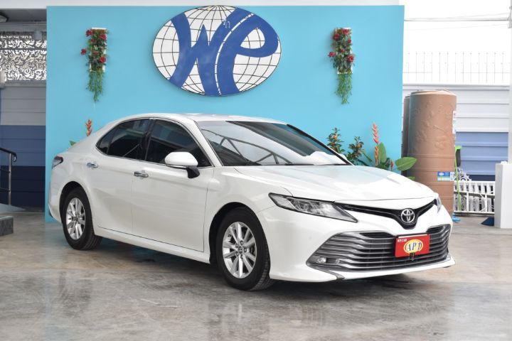 รถ Toyota Camry 2.0 G สี ขาว