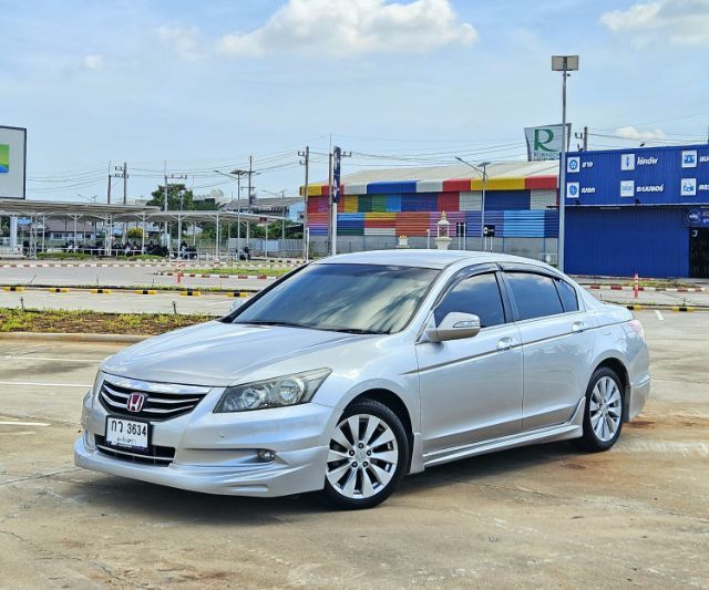 รถ Honda Accord 2.0 EL NAVI สี เงิน
