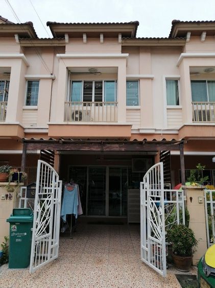 มีบางส่วน ขายบ้านทาวน์เฮาส์ 2 ชั้นครึ่ง ชั้นลอย (ห้องใต้หลังคา)