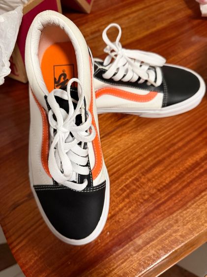 รองเท้าผ้าใบ Vans รูปที่ 2