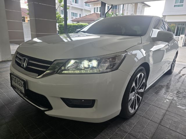 รถ Honda Accord 2.4 EL i-VTEC สี ขาว