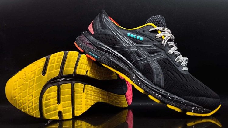 รองเท้า ASICS รุ่นพิเศษ TOKYO แท้ 💯 เบอร์ EU 40.5 cm 25.5 คนเท้า 25-26 cm ใส่ได้ครับ สภาพดีมาก พื้นเต็ม ทรงสวย เบามาก หายากน่าสะลมครับ