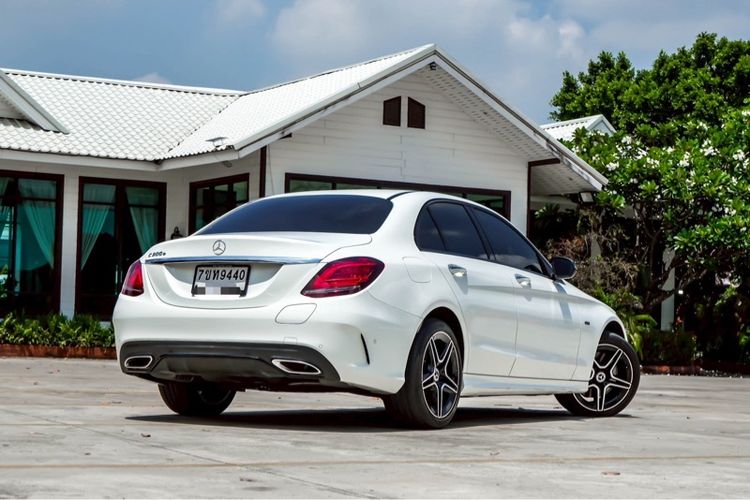 Mercedes-Benz C-Class 2021 C300 Sedan เบนซิน ไม่ติดแก๊ส เกียร์อัตโนมัติ ขาว รูปที่ 2