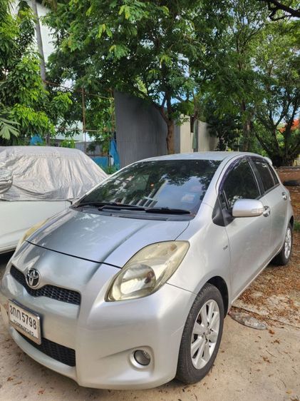 รถ Toyota Yaris 1.5 E Limited สี บรอนซ์เงิน