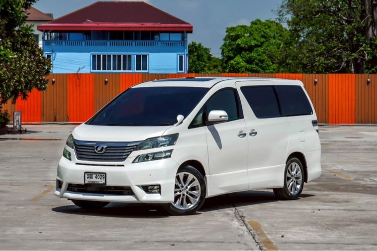 รถ Toyota Vellfire 2.4 V สี ขาว