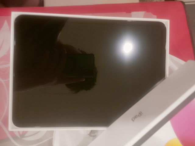 ขายต่อ iPad a16 มือ 1.5 ประกันศูนย์ ติดฟิล์มให้แล้ว อุปกรณ์ครบ