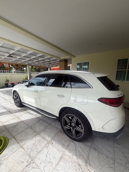 Mercedes-Benz GLC-Class 2024 GLC350e Utility-car ปลั๊กอินไฮบริด (PHEV) เกียร์อัตโนมัติ ขาว รูปที่ 3