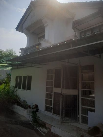 อื่นๆ มีบางส่วน สร้างเสร็จก่อน 2010 ไม่ใช่ ขายบ้านเดี่ยว 130 ตรว.4ห้องนอน2ห้องน้ำ หมู่บ้านชลดาบางบัวทอง ทางเข้าผ่านทะเลสาบสวยงาม รูปที่ 2