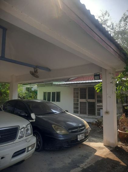 อื่นๆ มีบางส่วน สร้างเสร็จก่อน 2010 ไม่ใช่ ขายบ้านเดี่ยว 130 ตรว.4ห้องนอน2ห้องน้ำ หมู่บ้านชลดาบางบัวทอง ทางเข้าผ่านทะเลสาบสวยงาม รูปที่ 3