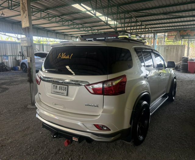 รถ Isuzu MU-X 3.0 RS 2WD สี ขาว