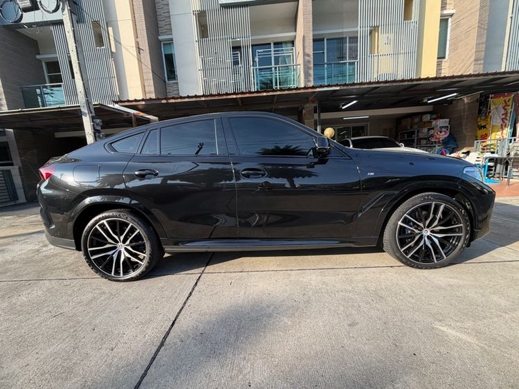 BMW X6 2022 3.0 xDrive30d M Sport Utility-car เบนซิน เกียร์อัตโนมัติ ดำ รูปที่ 3