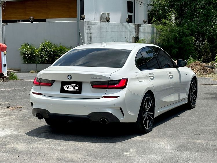 BMW Series 3 2020 330e Sedan ไฮบริด ไม่ติดแก๊ส เกียร์อัตโนมัติ ขาว รูปที่ 2