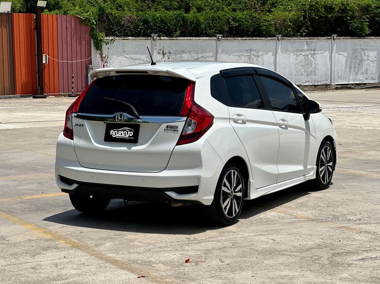 Honda Jazz 2017 1.5 RS i-VTEC Sedan เบนซิน ไม่ติดแก๊ส เกียร์อัตโนมัติ ขาว รูปที่ 2