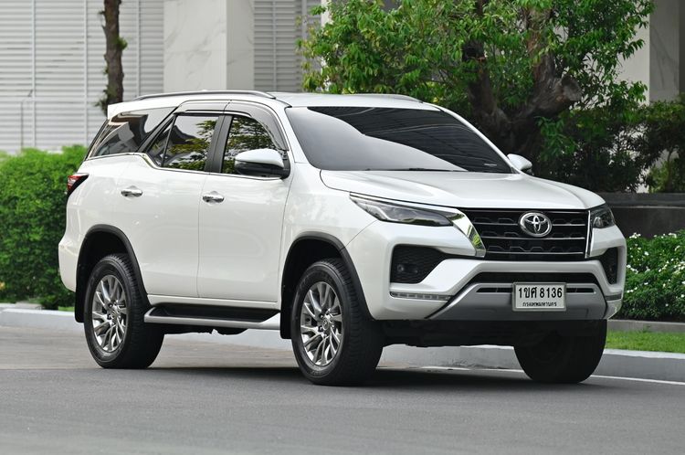 Toyota Fortuner 2021 2.4 V Utility-car ดีเซล ไม่ติดแก๊ส เกียร์อัตโนมัติ ขาว รูปที่ 2