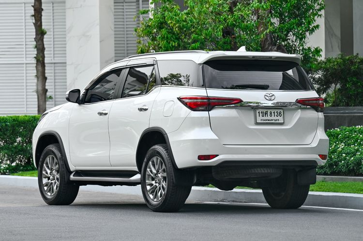 Toyota Fortuner 2021 2.4 V Utility-car ดีเซล ไม่ติดแก๊ส เกียร์อัตโนมัติ ขาว รูปที่ 3