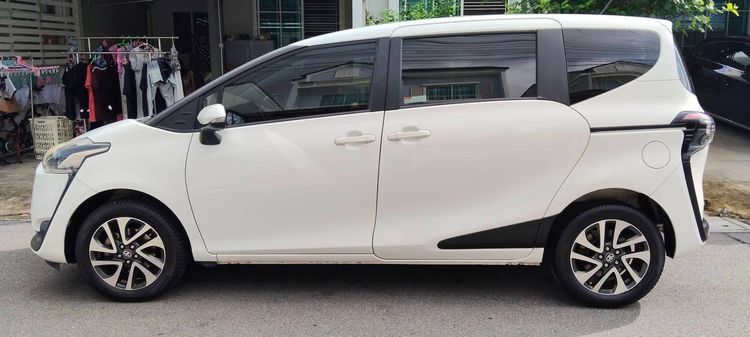 Toyota Sienta 2016 1.5 V Utility-car เบนซิน เกียร์อัตโนมัติ ขาว รูปที่ 1
