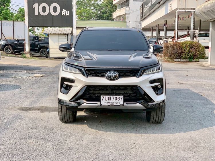 Toyota Fortuner 2022 2.4 Legender Black Top 4WD Utility-car ดีเซล ไม่ติดแก๊ส เกียร์อัตโนมัติ ขาว รูปที่ 2
