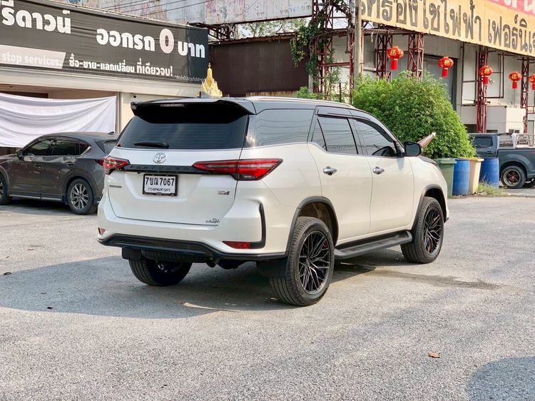 Toyota Fortuner 2022 2.4 Legender Black Top 4WD Utility-car ดีเซล ไม่ติดแก๊ส เกียร์อัตโนมัติ ขาว รูปที่ 4