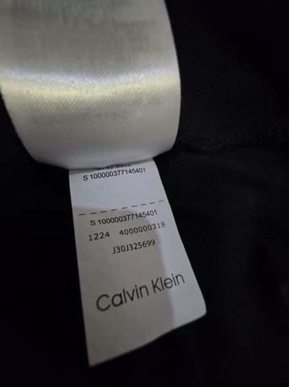 เสื้อยืด CALVIN KLEIN สีดำสภาพใหม่ รูปที่ 7