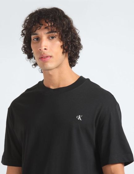 เสื้อยืด CALVIN KLEIN สีดำสภาพใหม่ รูปที่ 11