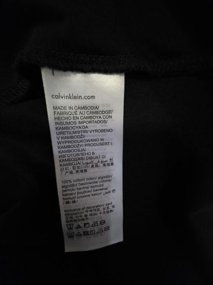 เสื้อยืด CALVIN KLEIN สีดำสภาพใหม่ รูปที่ 6