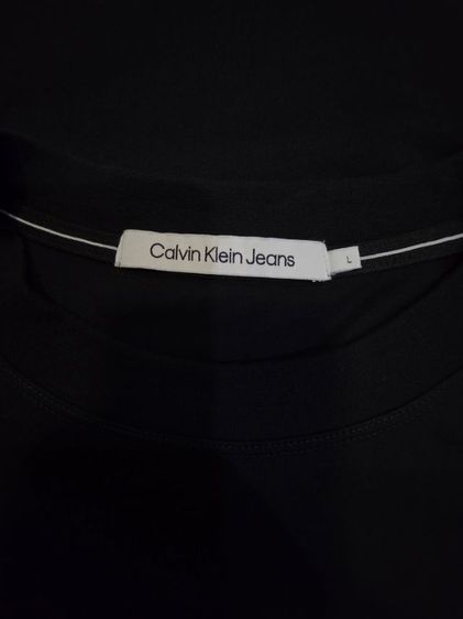 เสื้อยืด CALVIN KLEIN สีดำสภาพใหม่ รูปที่ 3