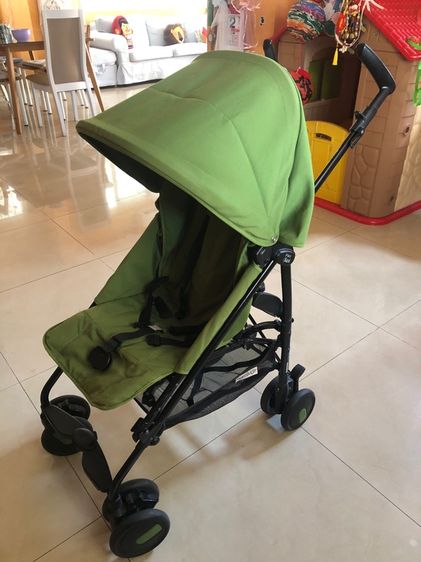 Foldable baby stroller