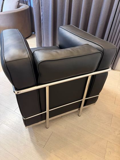 LC2 Armchair ตัวโชว์ จาก 27,620 เหลือ 4000 บาท รูปที่ 4