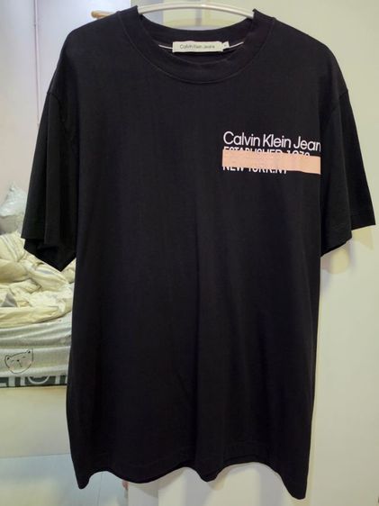 เสื้อยืด CALVIN KLEIN สีดำสภาพใหม่ (ใส่ครั้งเดียว)