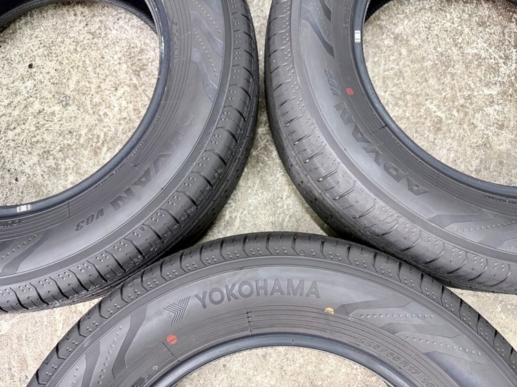 ยางถอดป้ายแดงขอบ 17” ยี่ห้อ YOKOHAMA รุ่น ADVAN V03 ขนาด 225-65R17 ปี 26 MADE IN JAPAN สีเส้นตุ่มหน้ายางยังอยู่ครบ