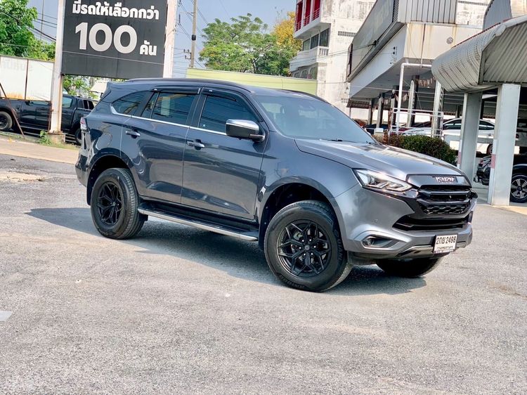 รถ Isuzu MU-X 3.0 Ultimate AT 4WD สี เทา