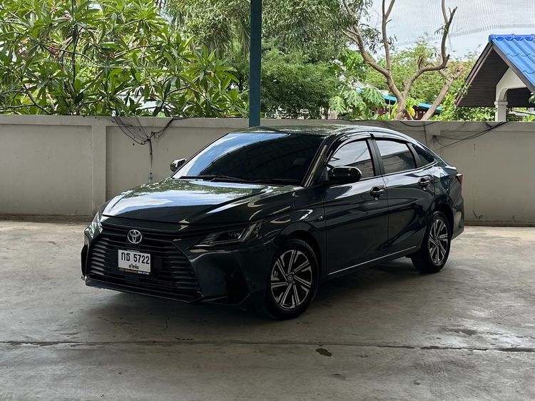 รถ Toyota Yaris ATIV 1.2 Sport สี เทา