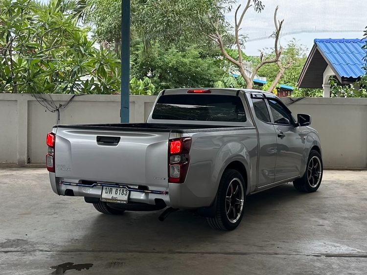 Isuzu D-MAX 2023 1.9 S Pickup ดีเซล ไม่ติดแก๊ส เกียร์ธรรมดา บรอนซ์เงิน รูปที่ 2