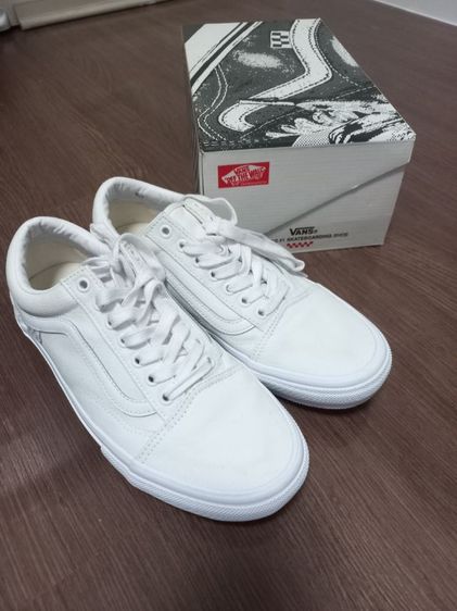 รองเท้าผ้าใบสีขาว ยี่ห้อ VANS  มือสอง สภาพสวย ดูดี พร้อมส่ง