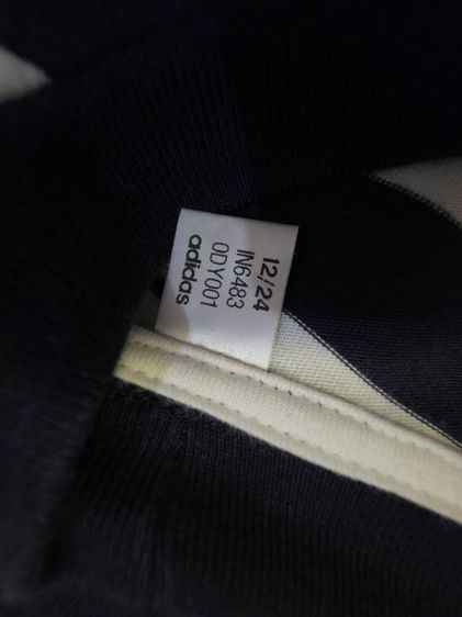 เสื้อยืด Adidas ลายริ้ว สีกรมครีมขาว รูปที่ 4