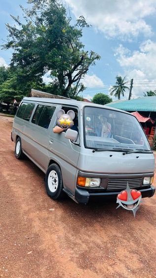 รถ Nissan Urvan 2.5 NV350 สี เทา
