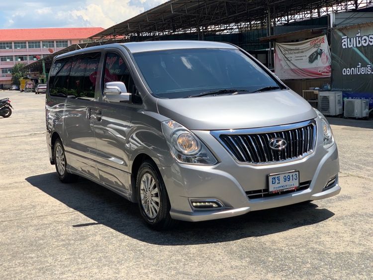 Hyundai H-1  2018 2.5 Deluxe Van ดีเซล ไม่ติดแก๊ส เกียร์อัตโนมัติ บรอนซ์เงิน รูปที่ 2