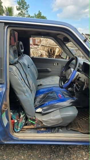 Toyota Hilux Hero 1989 รุ่นย่อยอื่นๆ Pickup ดีเซล ไม่ติดแก๊ส เกียร์ธรรมดา น้ำเงิน รูปที่ 2