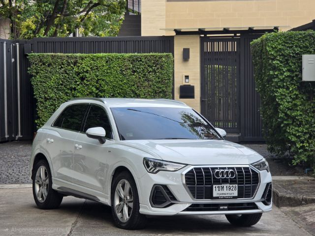 Audi Audi Q3  2021 2.0 TFSI AWD Utility-car เบนซิน ไม่ติดแก๊ส เกียร์อัตโนมัติ ขาว