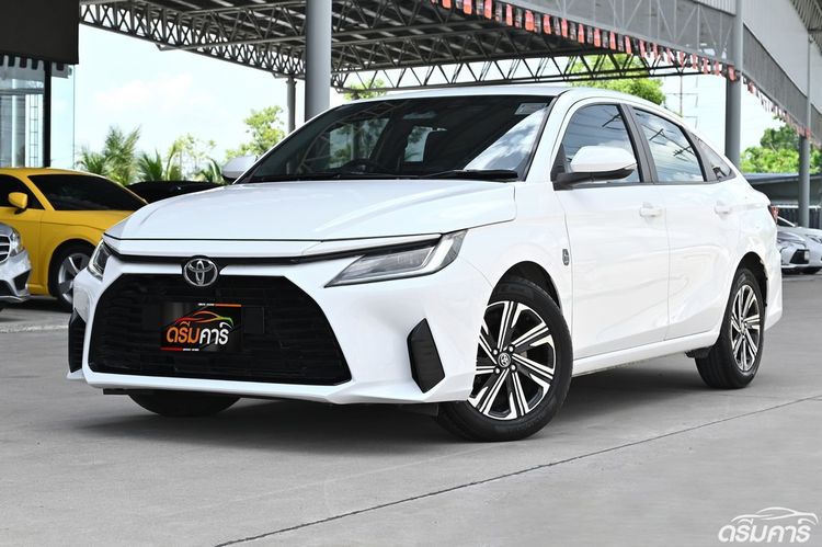 รถ Toyota Yaris ATIV 1.2 Smart สี ขาว
