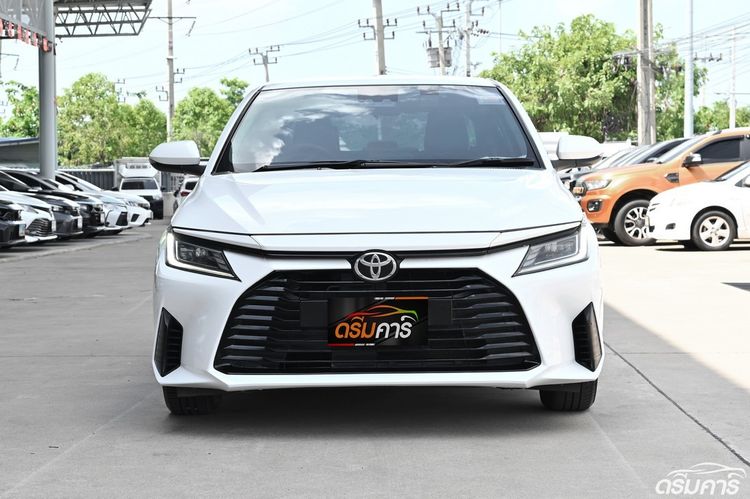 Toyota Yaris ATIV 2023 1.2 Smart Sedan เบนซิน ไม่ติดแก๊ส เกียร์อัตโนมัติ ขาว รูปที่ 2