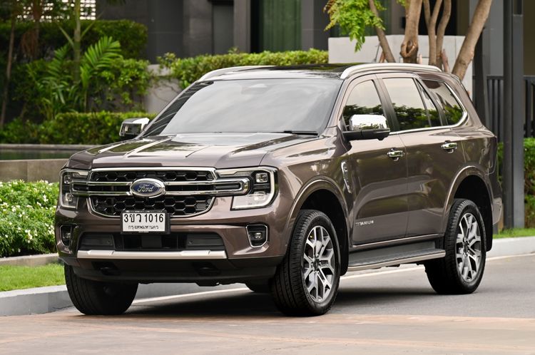 รถ Ford Everest 2.0 Bi-Turbo Titanium+ 4WD สี น้ำตาล