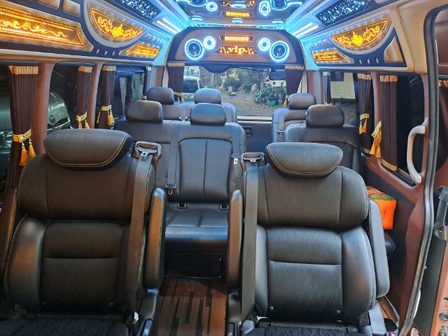 รถ Toyota Commuter 2.7 สี ขาว
