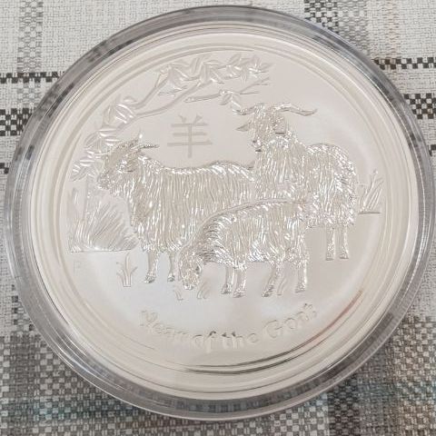 เหรียญเงินสะสมออสเตรเลีย (Australian Silver Coin) รุ่นปี 2015 เงินแท้ 99.9
น้ำหนัก 155.5 กรัม รูปที่ 2