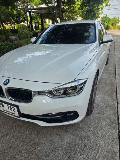 BMW Series 3 2018 330e Sedan ปลั๊กอินไฮบริด (PHEV) เกียร์อัตโนมัติ ขาว รูปที่ 3